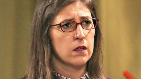 Why Doesn't Amy Farrah Fowler Wear Pants On The Big Bang Theory?