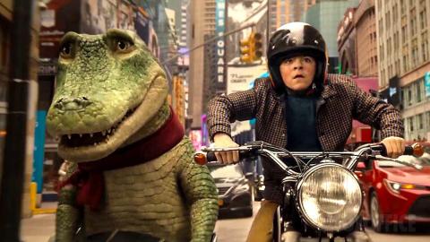 6 ft crocodile riding a motorcycle on Broadway | Lyle, Lyle, Crocodile | CLIP