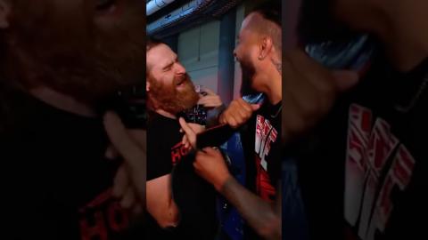 Sami Zayn was getting along great with The Bloodline (except for Jey)! #WWE #Smackdown