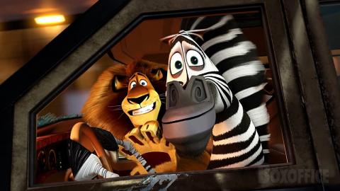 Animals race against an army of scooters | Madagascar 3 | CLIP