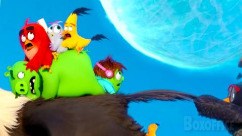 Angry birds flee from ice meteor | The Angry Birds Movie 2 | CLIP