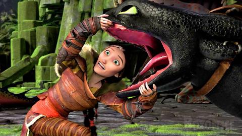 Toothless plays with the Queen of Dragons | How to Train Your Dragon 2 | CLIP